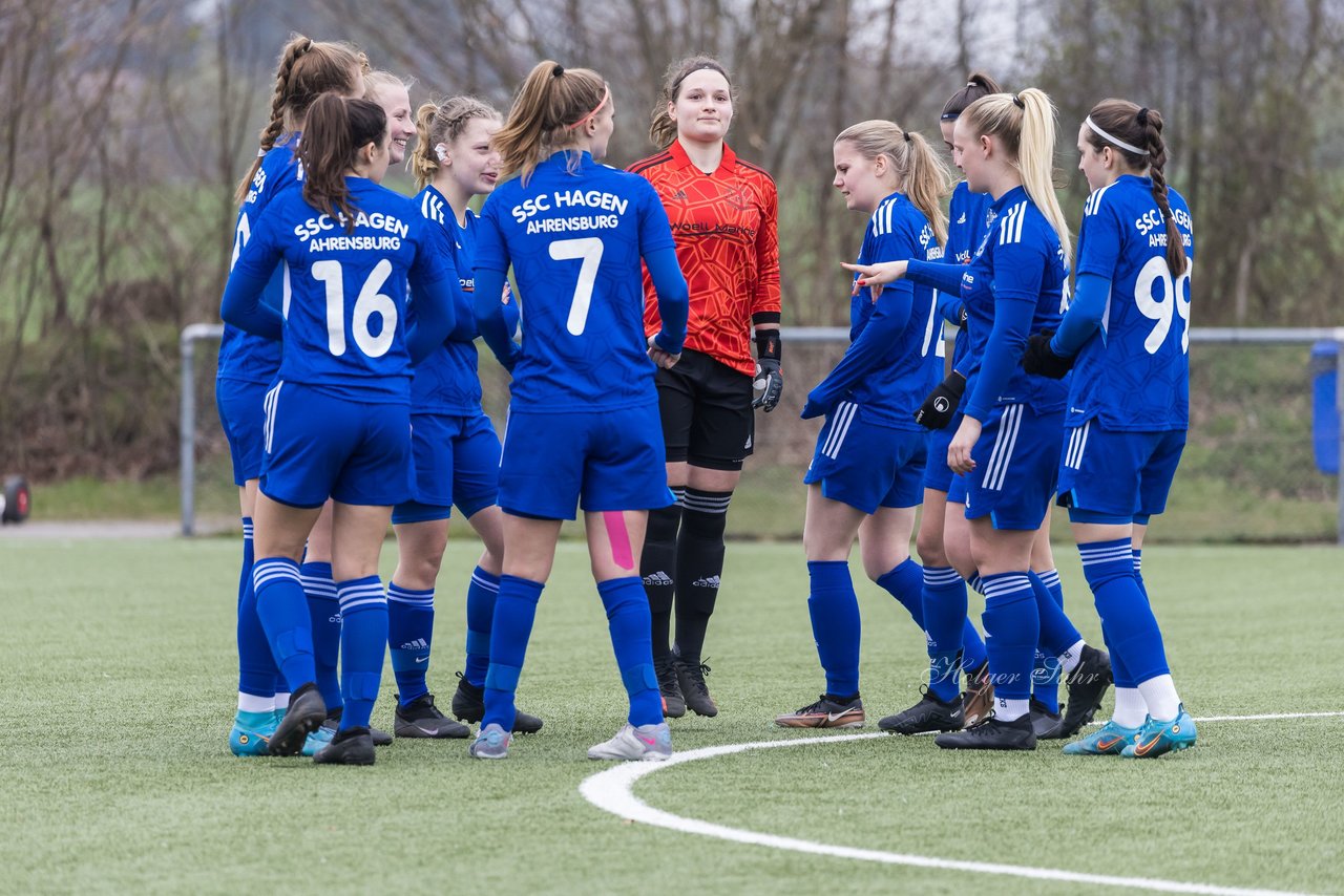 Bild 60 - F SSC Hagen Ahrensburg - SV Frisia Risum-Lindholm : Ergebnis: 1:2